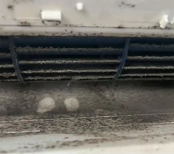 成都空调吹的风有股烧焦味是怎么回事